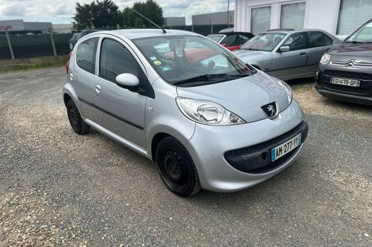 Peugeot 107 1.0e 12V 68ch BLUE LION Trendy CLIM occasion en vente à Avrainville 
								